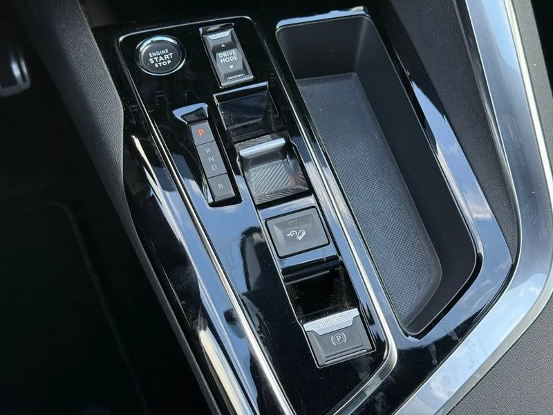 Photo de la voiture PEUGEOT 3008 Hybrid4 300 e-EAT8 GT