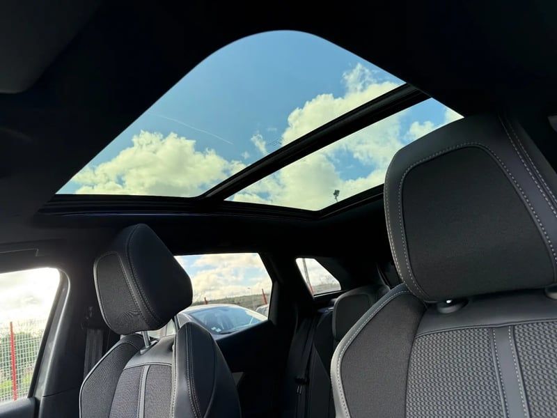 Photo de la voiture PEUGEOT 3008 Hybrid4 300 e-EAT8 GT