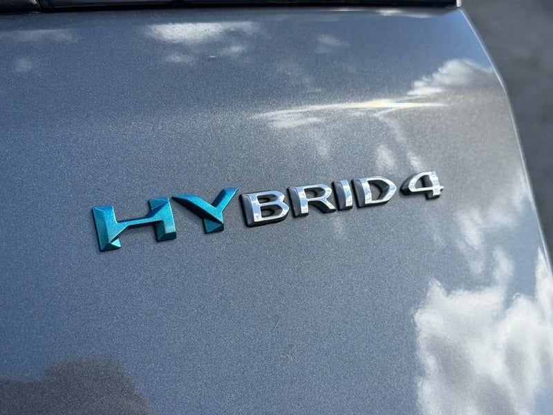 Photo de la voiture PEUGEOT 3008 Hybrid4 300 e-EAT8 GT