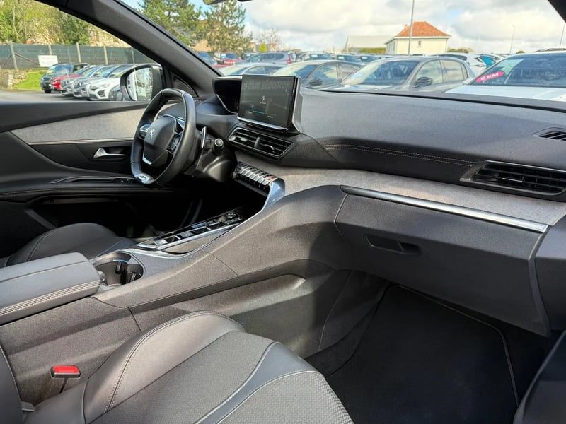 Photo de la voiture PEUGEOT 3008 Hybrid4 300 e-EAT8 GT