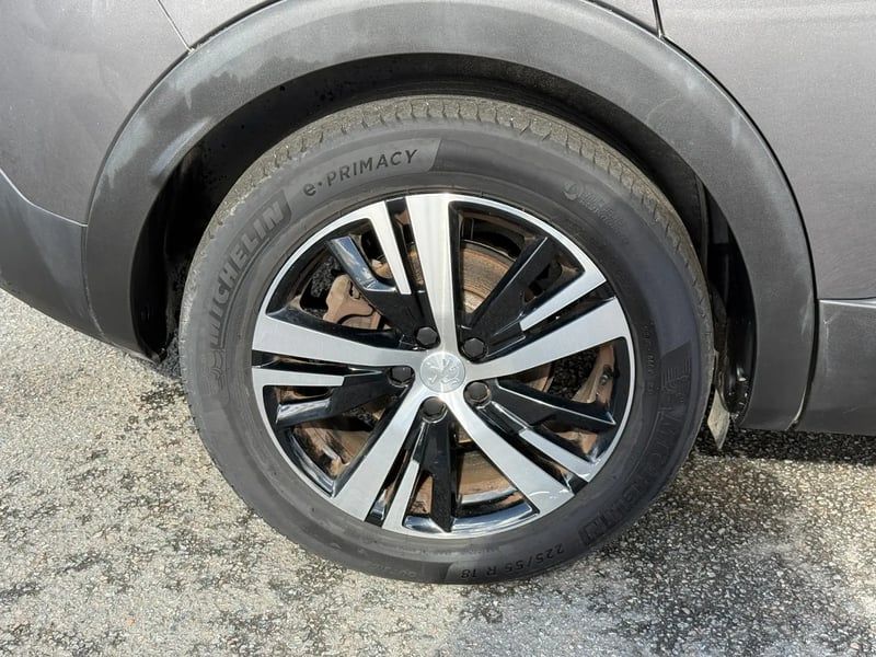 Photo de la voiture PEUGEOT 3008 Hybrid4 300 e-EAT8 GT