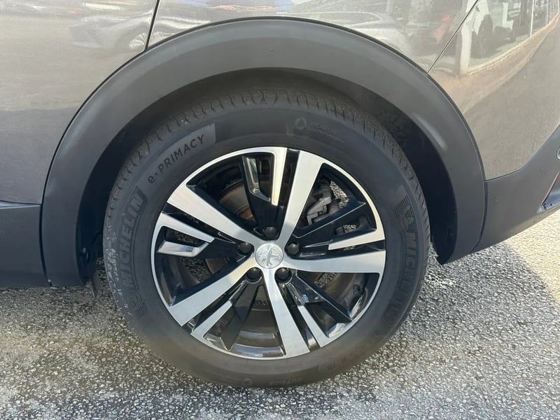 Photo de la voiture PEUGEOT 3008 Hybrid4 300 e-EAT8 GT