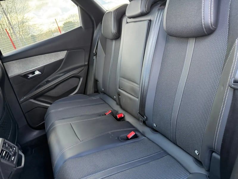 Photo de la voiture PEUGEOT 3008 Hybrid4 300 e-EAT8 GT