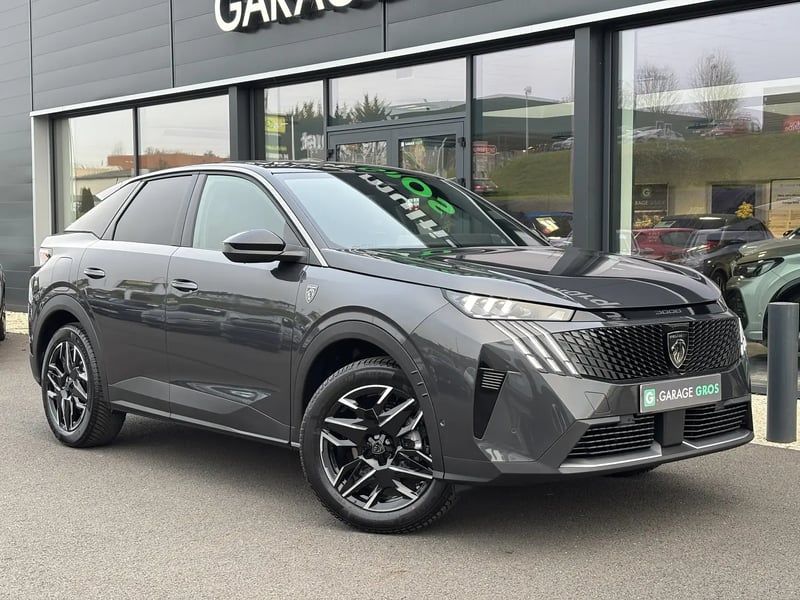 Photo de la voiture PEUGEOT 3008 Hybrid 136 e-DCS6 GT