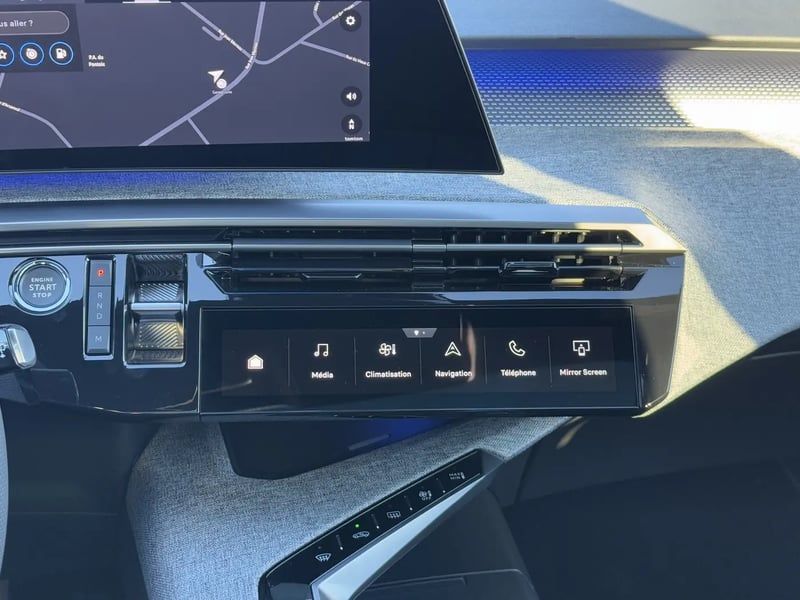 Photo de la voiture PEUGEOT 3008 Hybrid 136 e-DCS6 GT