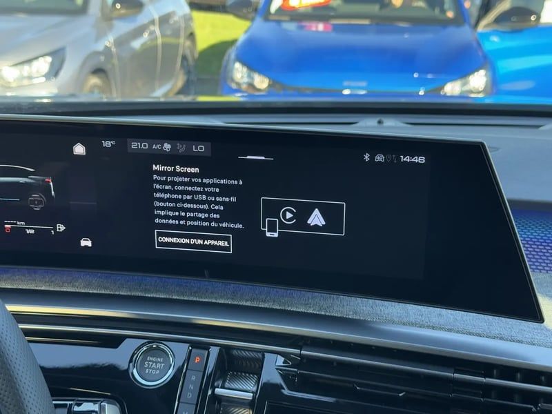 Photo de la voiture PEUGEOT 3008 Hybrid 136 e-DCS6 GT