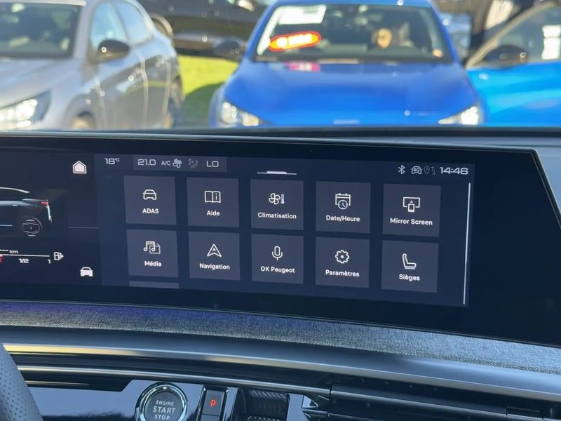 Photo de la voiture PEUGEOT 3008 Hybrid 136 e-DCS6 GT