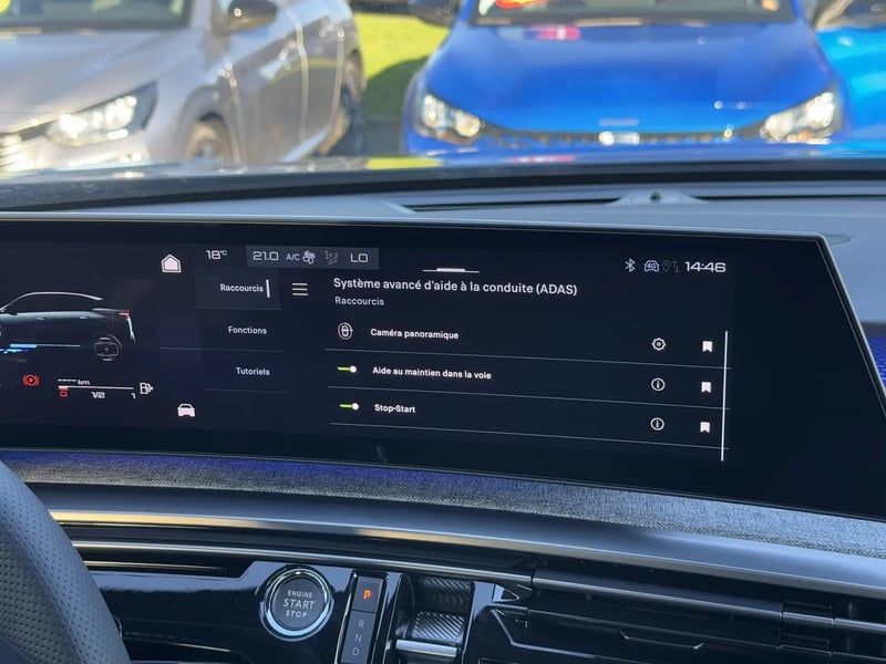 Photo de la voiture PEUGEOT 3008 Hybrid 136 e-DCS6 GT