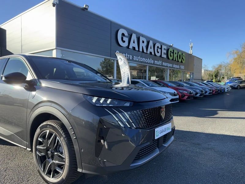 Photo de la voiture PEUGEOT 3008 Hybrid 136 e-DCS6 GT