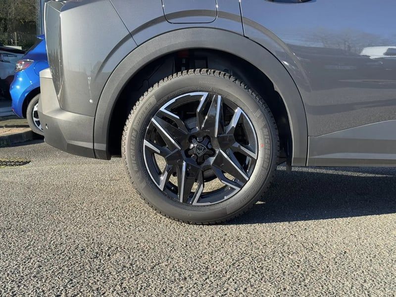 Photo de la voiture PEUGEOT 3008 Hybrid 136 e-DCS6 GT