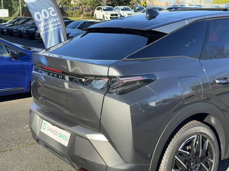 Photo de la voiture PEUGEOT 3008 Hybrid 136 e-DCS6 GT