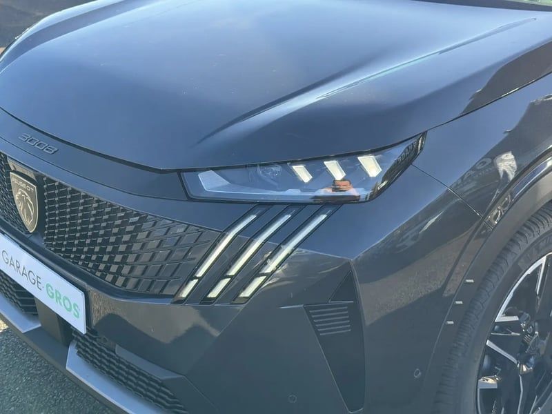 Photo de la voiture PEUGEOT 3008 Hybrid 136 e-DCS6 GT