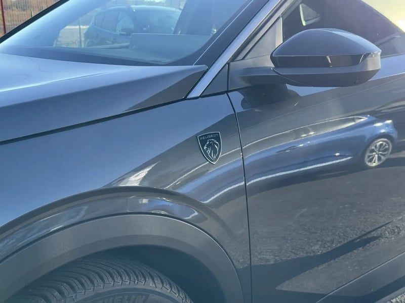 Photo de la voiture PEUGEOT 3008 Hybrid 136 e-DCS6 GT