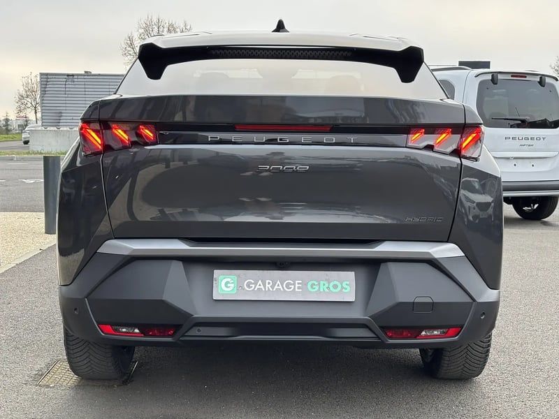 Photo de la voiture PEUGEOT 3008 Hybrid 136 e-DCS6 GT