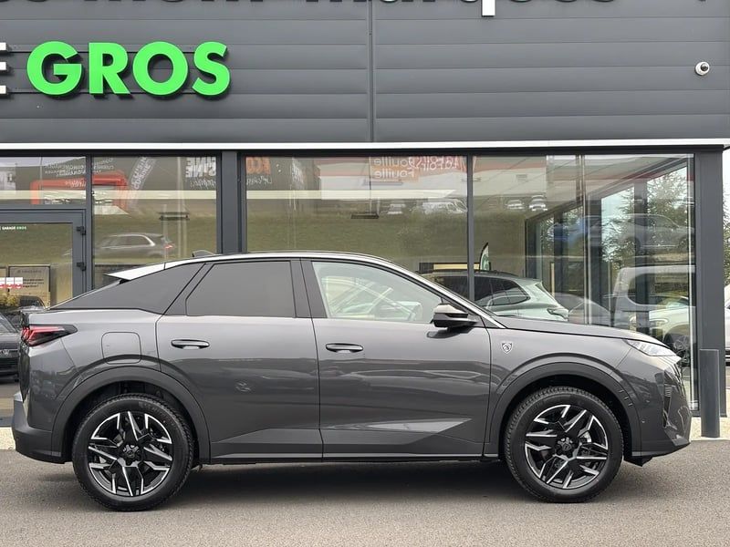 Photo de la voiture PEUGEOT 3008 Hybrid 136 e-DCS6 GT