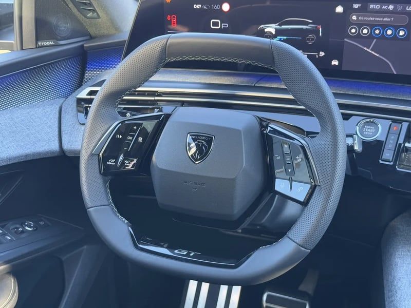 Photo de la voiture PEUGEOT 3008 Hybrid 136 e-DCS6 GT