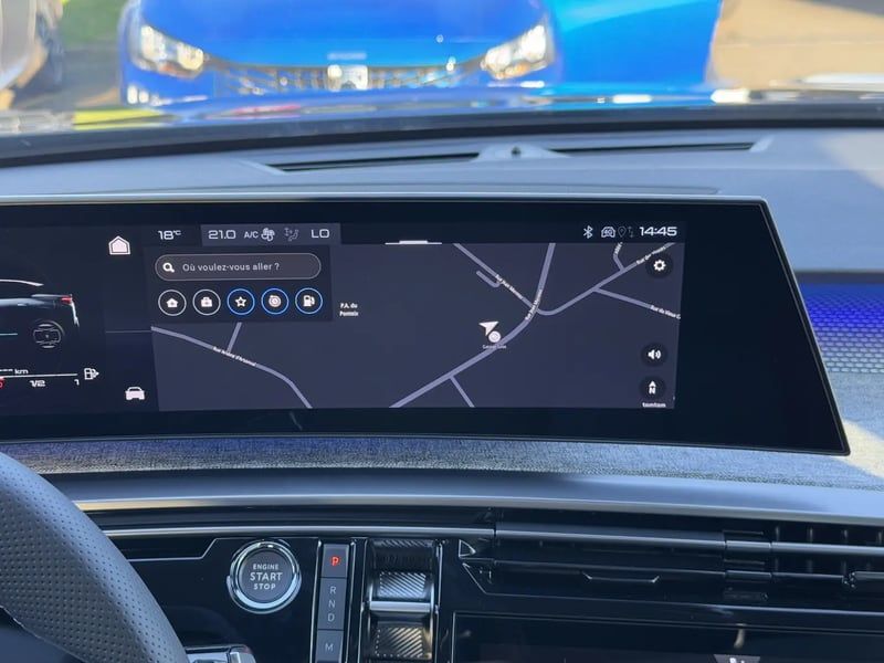 Photo de la voiture PEUGEOT 3008 Hybrid 136 e-DCS6 GT