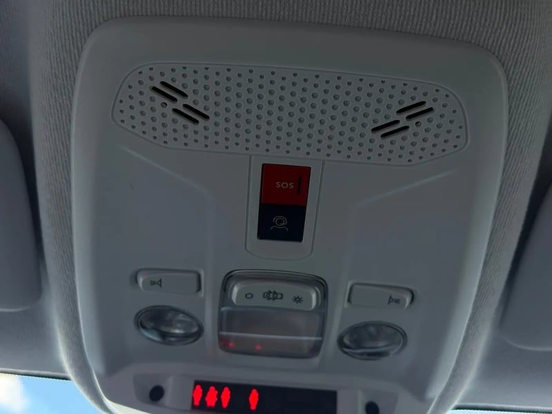 Photo de la voiture PEUGEOT 208 Hybrid 100 e-DCS6 Allure