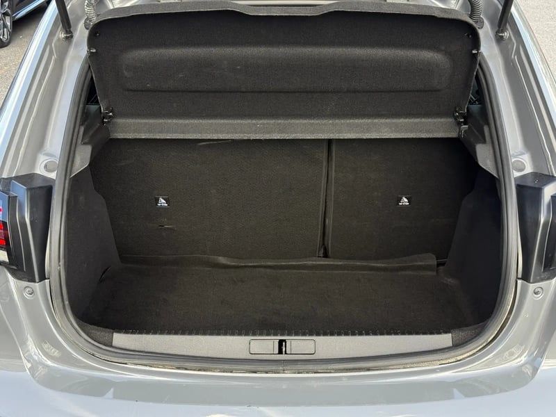 Photo de la voiture PEUGEOT 208 Hybrid 100 e-DCS6 Allure