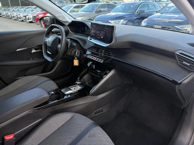 Photo de la voiture PEUGEOT 208 Hybrid 100 e-DCS6 Allure