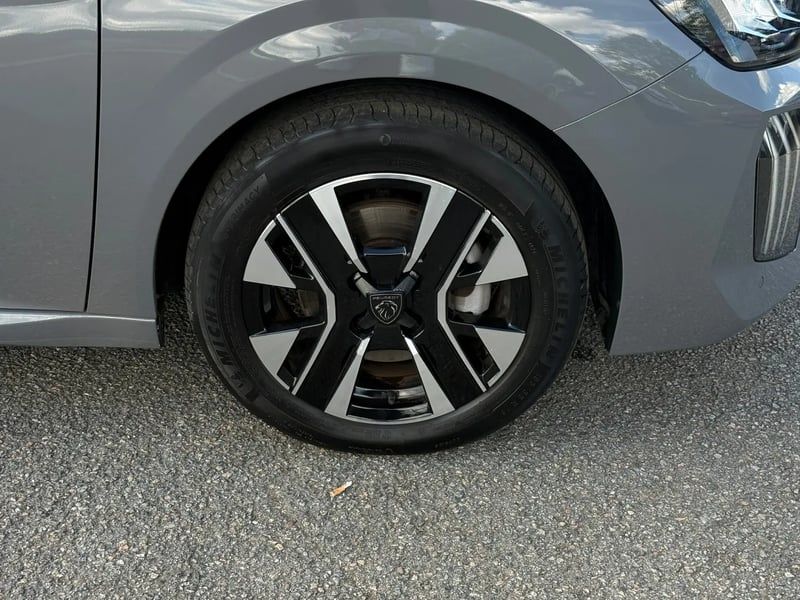 Photo de la voiture PEUGEOT 208 Hybrid 100 e-DCS6 Allure