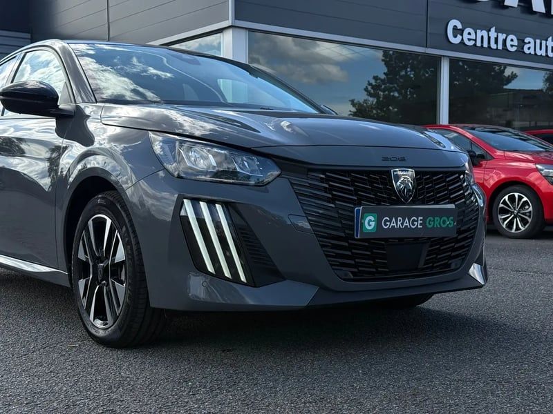 Photo de la voiture PEUGEOT 208 Hybrid 100 e-DCS6 Allure