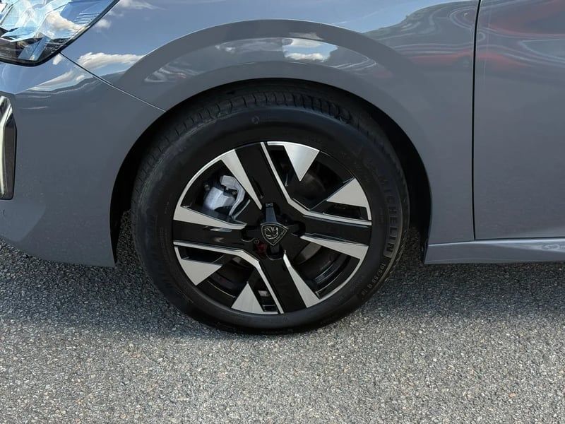 Photo de la voiture PEUGEOT 208 Hybrid 100 e-DCS6 Allure