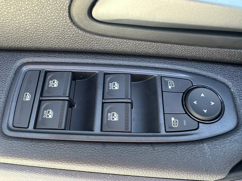 Photo de la voiture DACIA DUSTER Hybrid-G 150 4x4 Expression