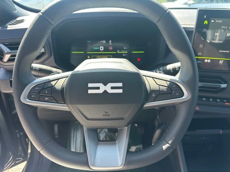 Photo de la voiture DACIA DUSTER Hybrid-G 150 4x4 Expression