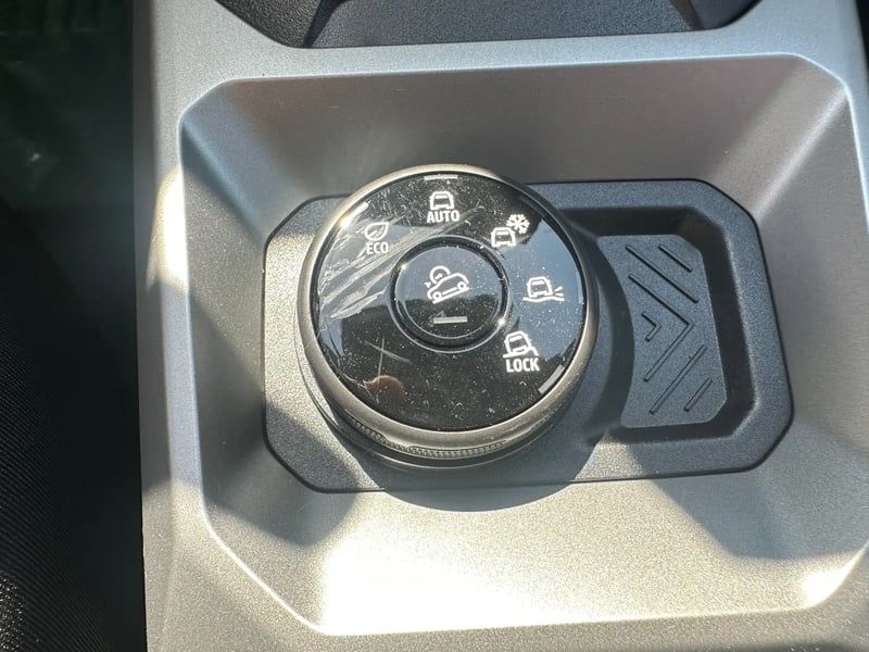Photo de la voiture DACIA DUSTER Hybrid-G 150 4x4 Expression