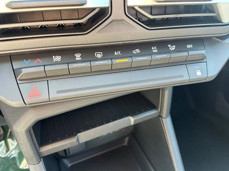 Photo de la voiture DACIA DUSTER Hybrid-G 150 4x4 Expression