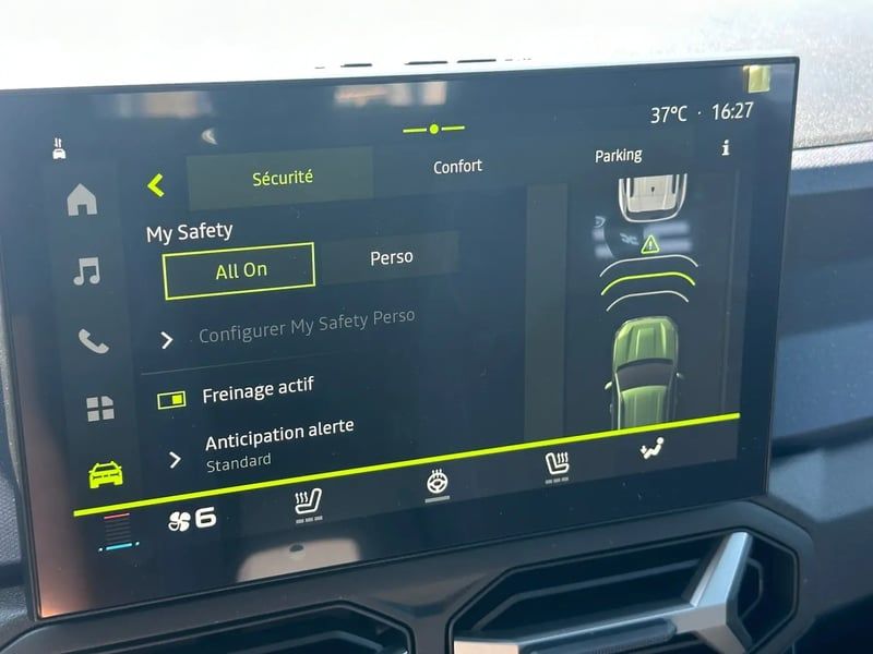 Photo de la voiture DACIA DUSTER Hybrid-G 150 4x4 Expression