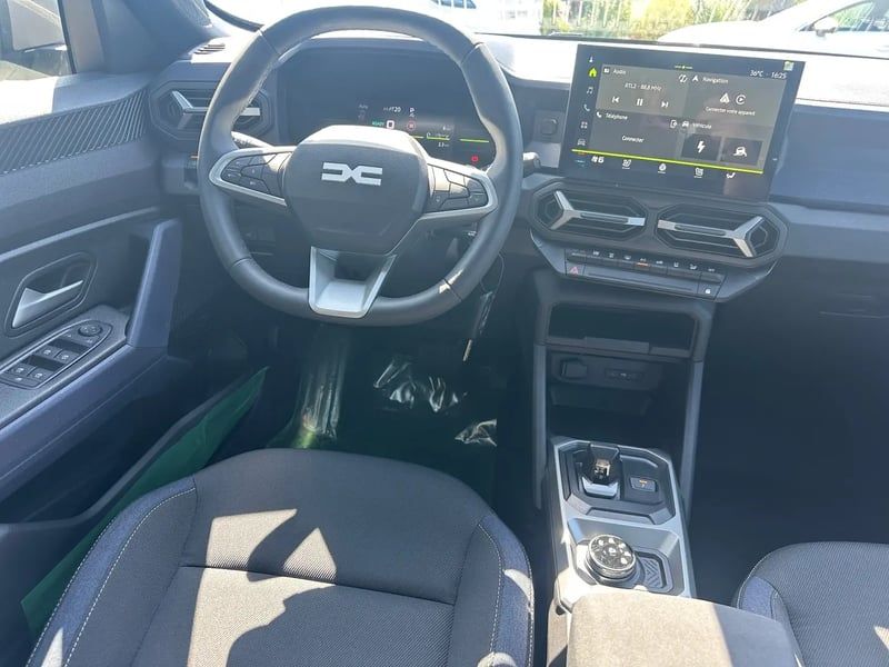 Photo de la voiture DACIA DUSTER Hybrid-G 150 4x4 Expression