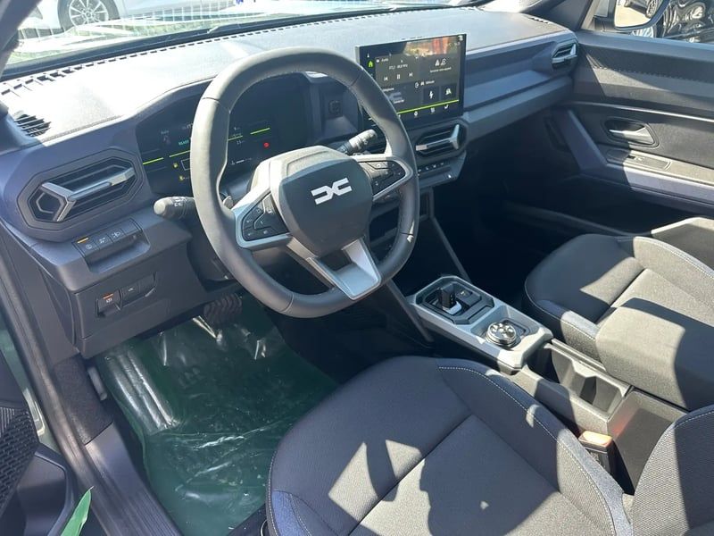 Photo de la voiture DACIA DUSTER Hybrid-G 150 4x4 Expression