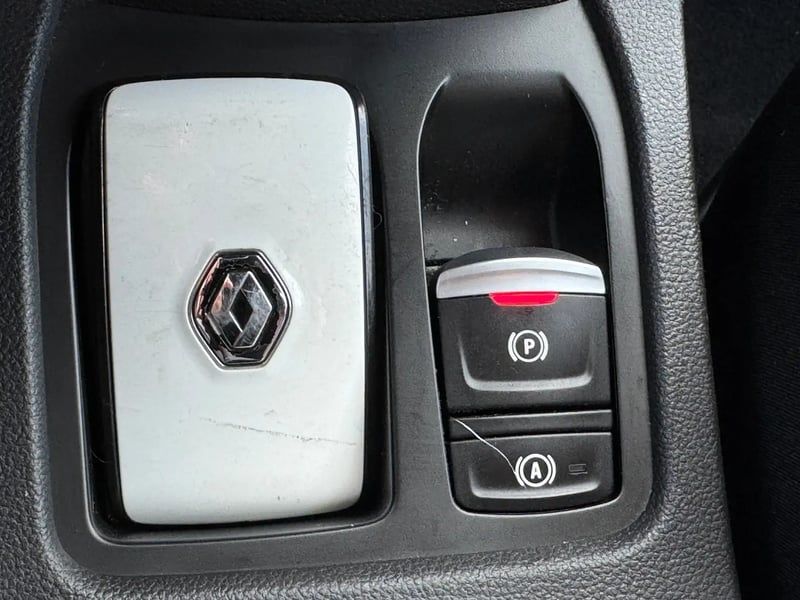 Photo de la voiture RENAULT CLIO V TCe 140 Techno