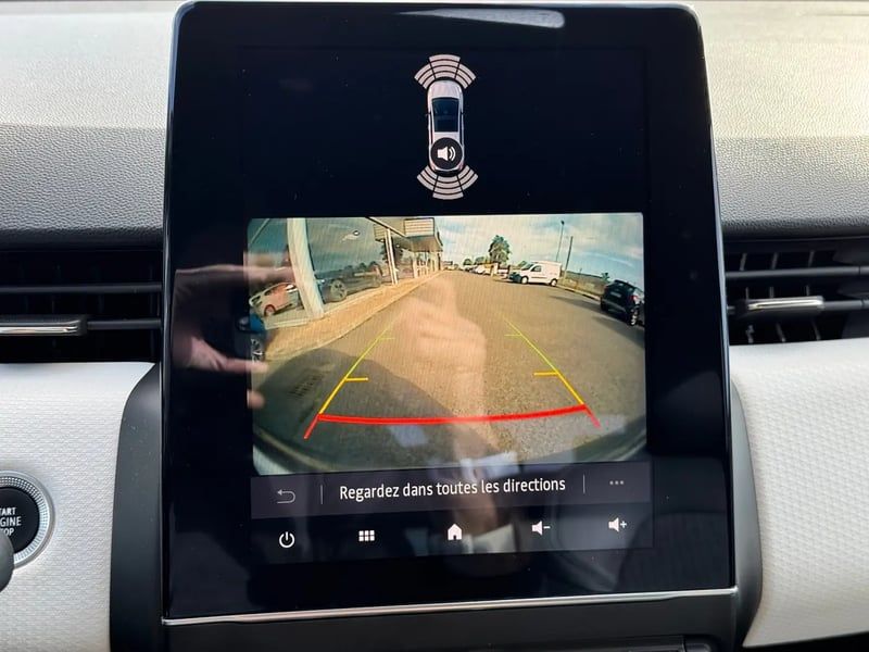 Photo de la voiture RENAULT CLIO V TCe 140 Techno