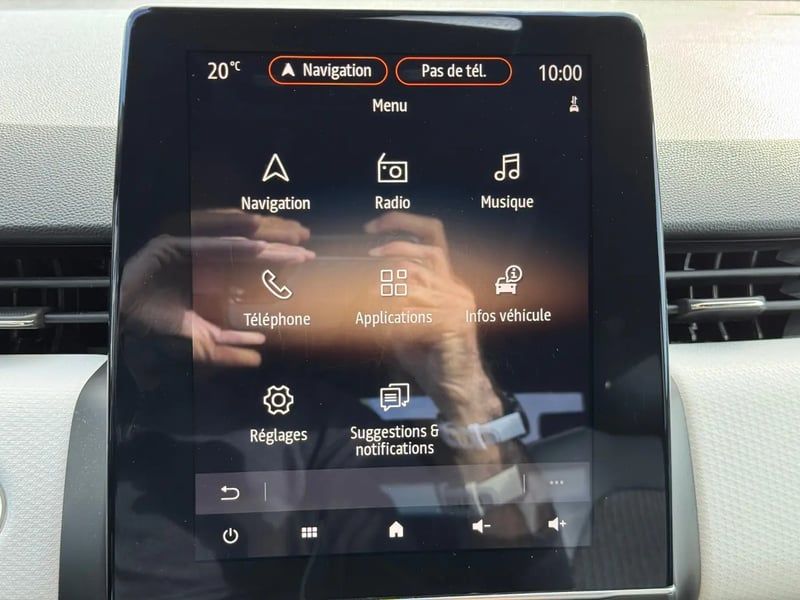 Photo de la voiture RENAULT CLIO V TCe 140 Techno