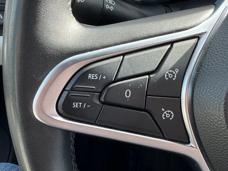 Photo de la voiture RENAULT CLIO V TCe 140 Techno