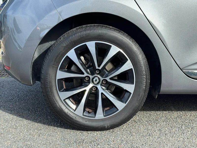 Photo de la voiture RENAULT CLIO V TCe 140 Techno