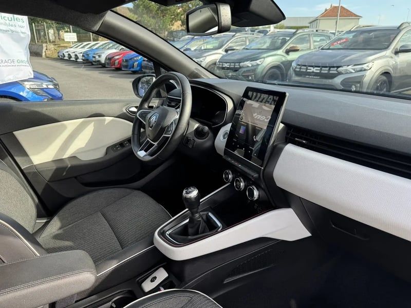 Photo de la voiture RENAULT CLIO V TCe 140 Techno