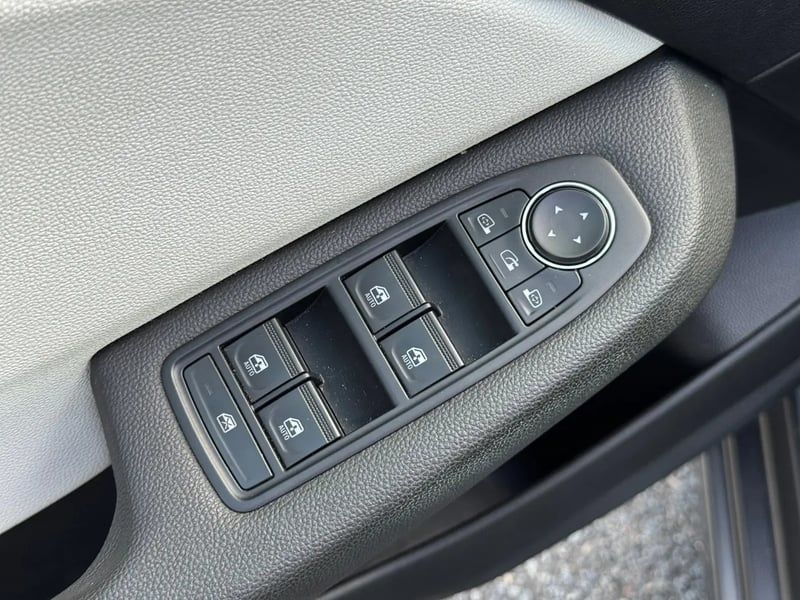 Photo de la voiture RENAULT CLIO V TCe 140 Techno