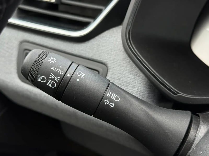 Photo de la voiture RENAULT CLIO V TCe 90 X-Tronic Evolution