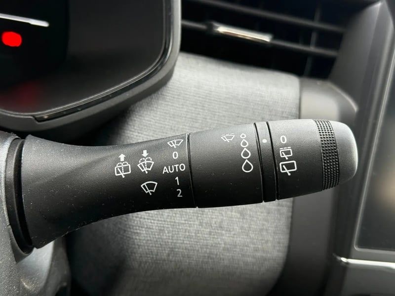 Photo de la voiture RENAULT CLIO V TCe 90 X-Tronic Evolution