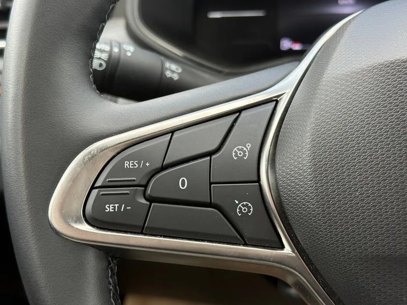 Photo de la voiture RENAULT CLIO V TCe 90 X-Tronic Evolution