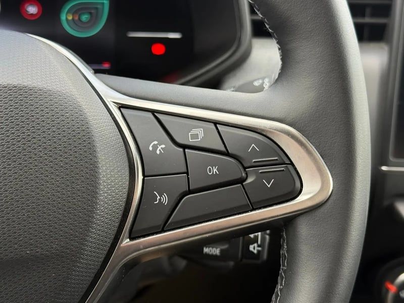 Photo de la voiture RENAULT CLIO V TCe 90 X-Tronic Evolution