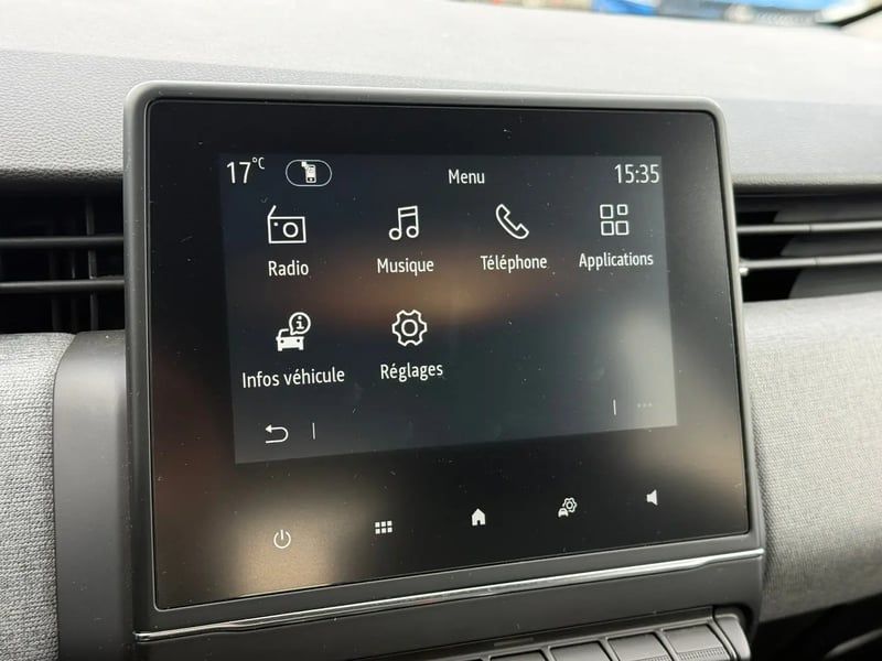 Photo de la voiture RENAULT CLIO V TCe 90 X-Tronic Evolution