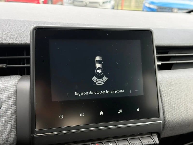 Photo de la voiture RENAULT CLIO V TCe 90 X-Tronic Evolution