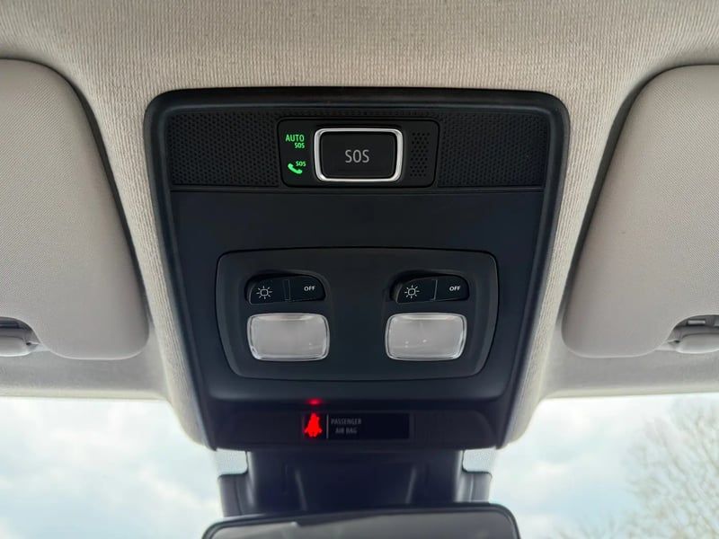 Photo de la voiture RENAULT CLIO V TCe 90 X-Tronic Evolution