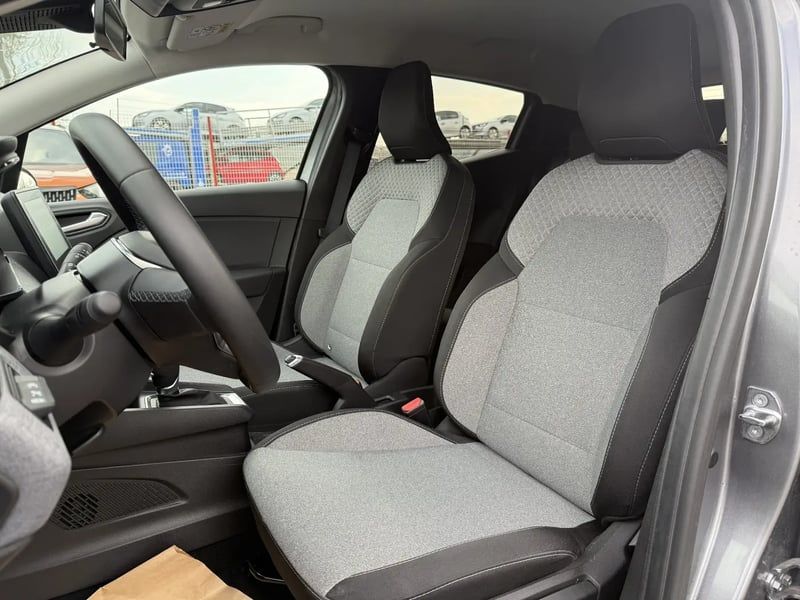 Photo de la voiture RENAULT CLIO V TCe 90 X-Tronic Evolution