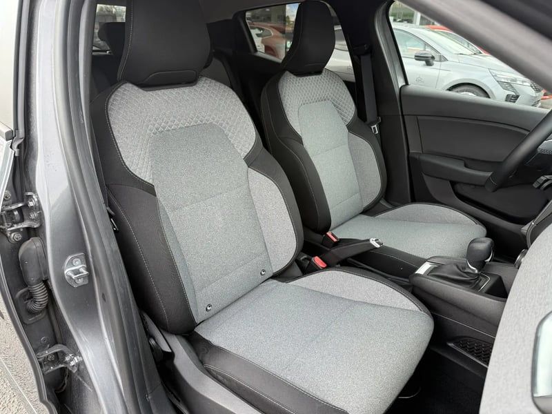 Photo de la voiture RENAULT CLIO V TCe 90 X-Tronic Evolution